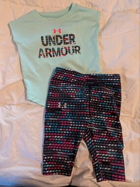 Under Armour Mint Short Sleeve Tee with Multicolor Geometric Leggings